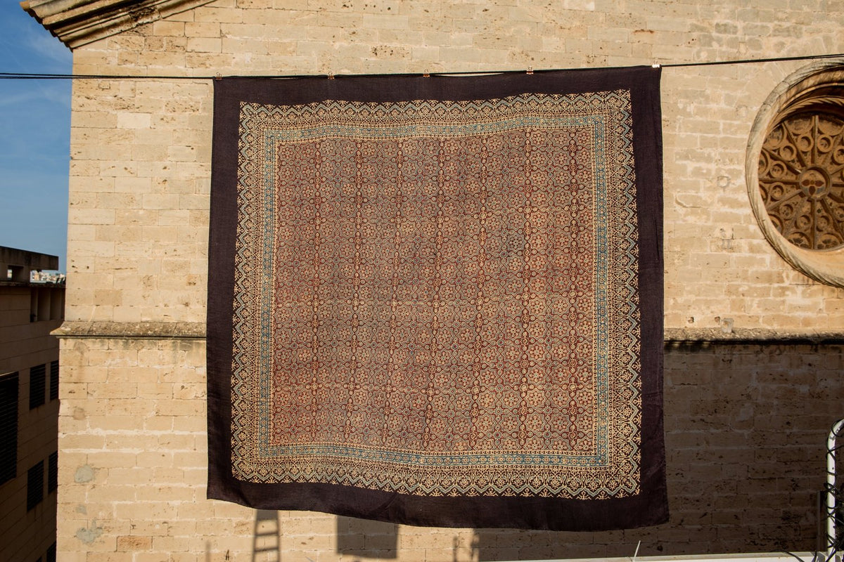 LARGE SQUARE 01