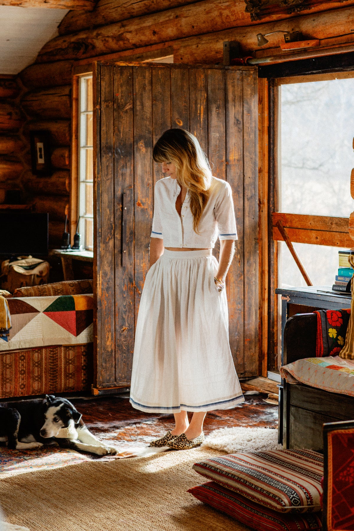 Calcutta Skirt, Cotone filato a mano, bianco con bordo blu