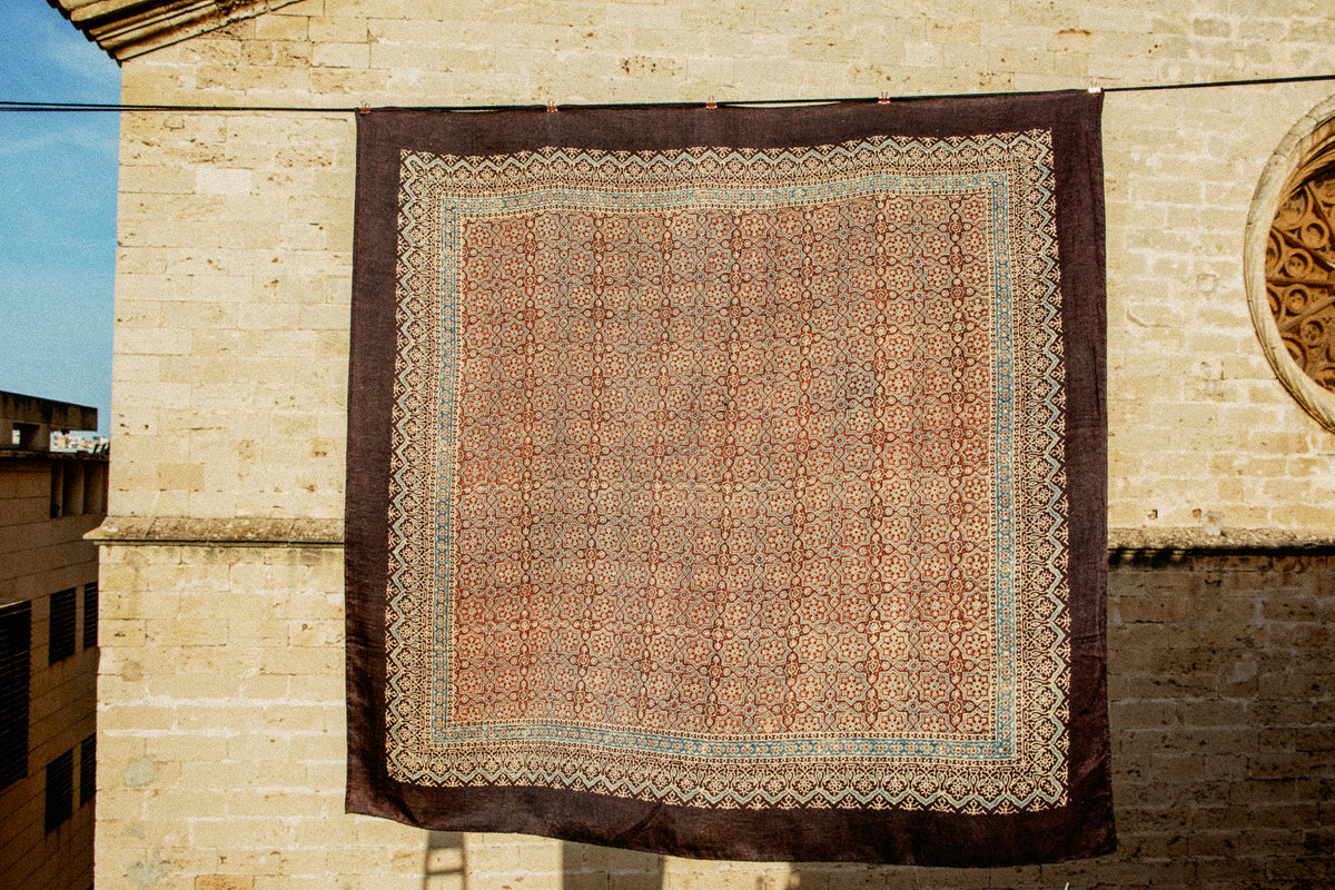 Large Square 01, Pregiato Seta Mashru, Blu Scuro/Azzurro/Rosso Profondo Celestiale