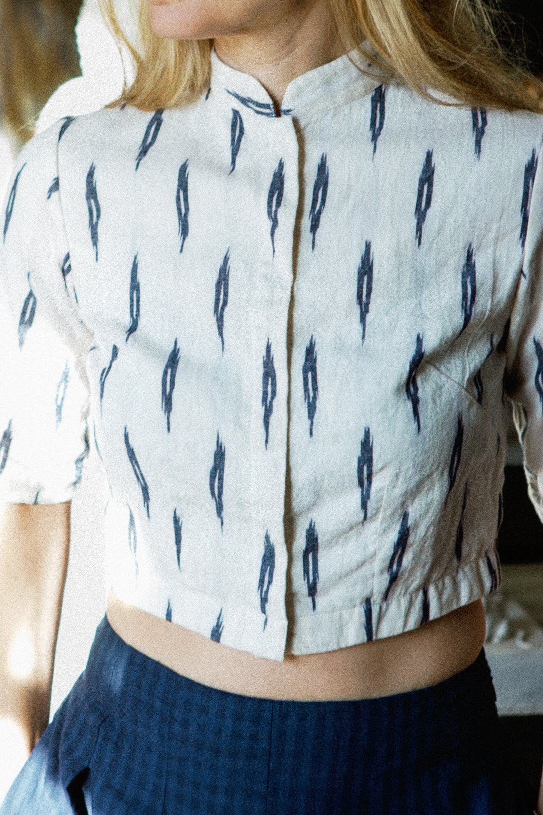 TOKYO BLUSE | Handgewebter Ikat in Mesa Weiß