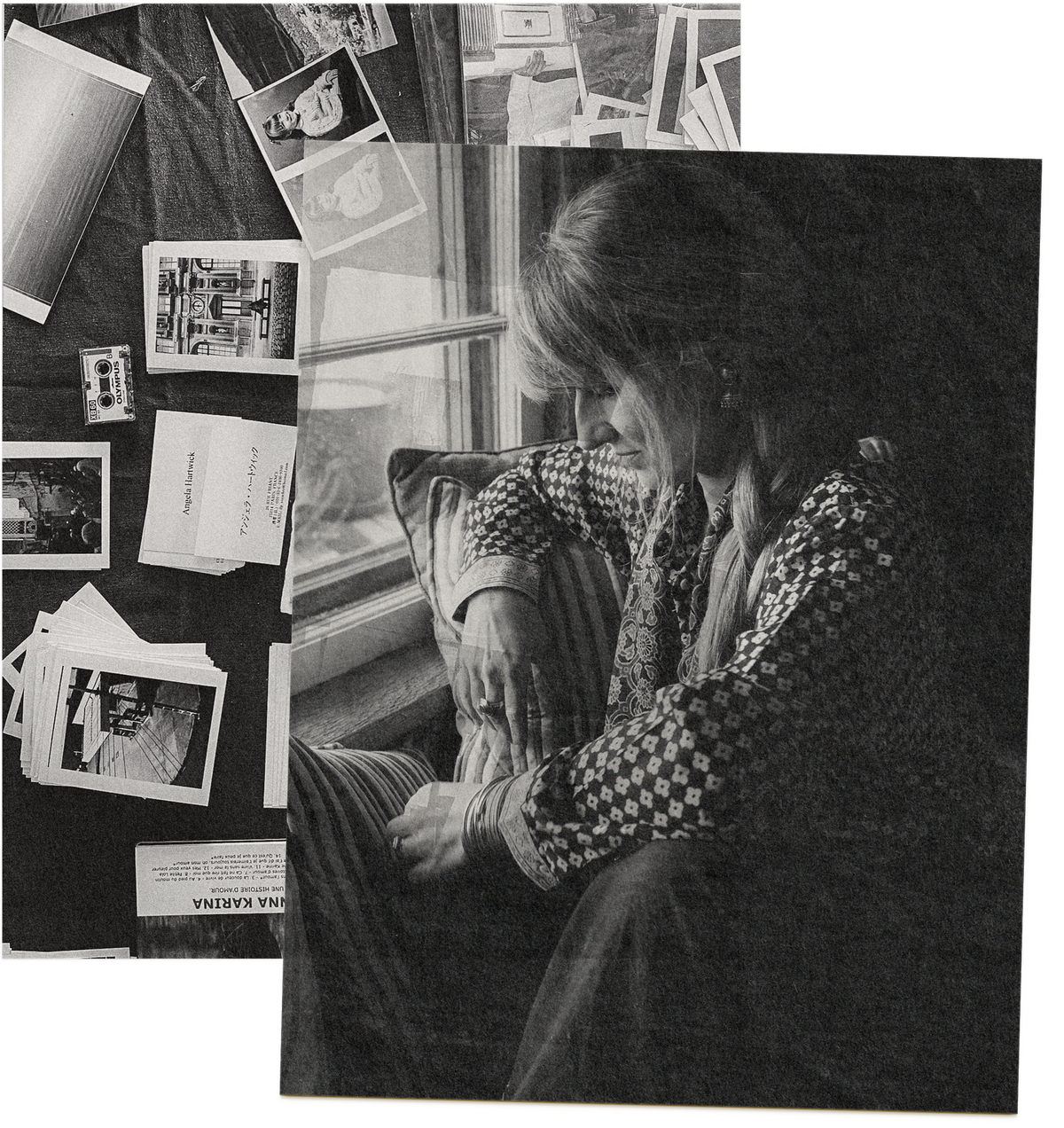 Zwei Drucke, einer über dem anderen: Angela an einem Fenster sitzend und ein Tisch, bedeckt mit Fotos, Briefen und einer Kassette