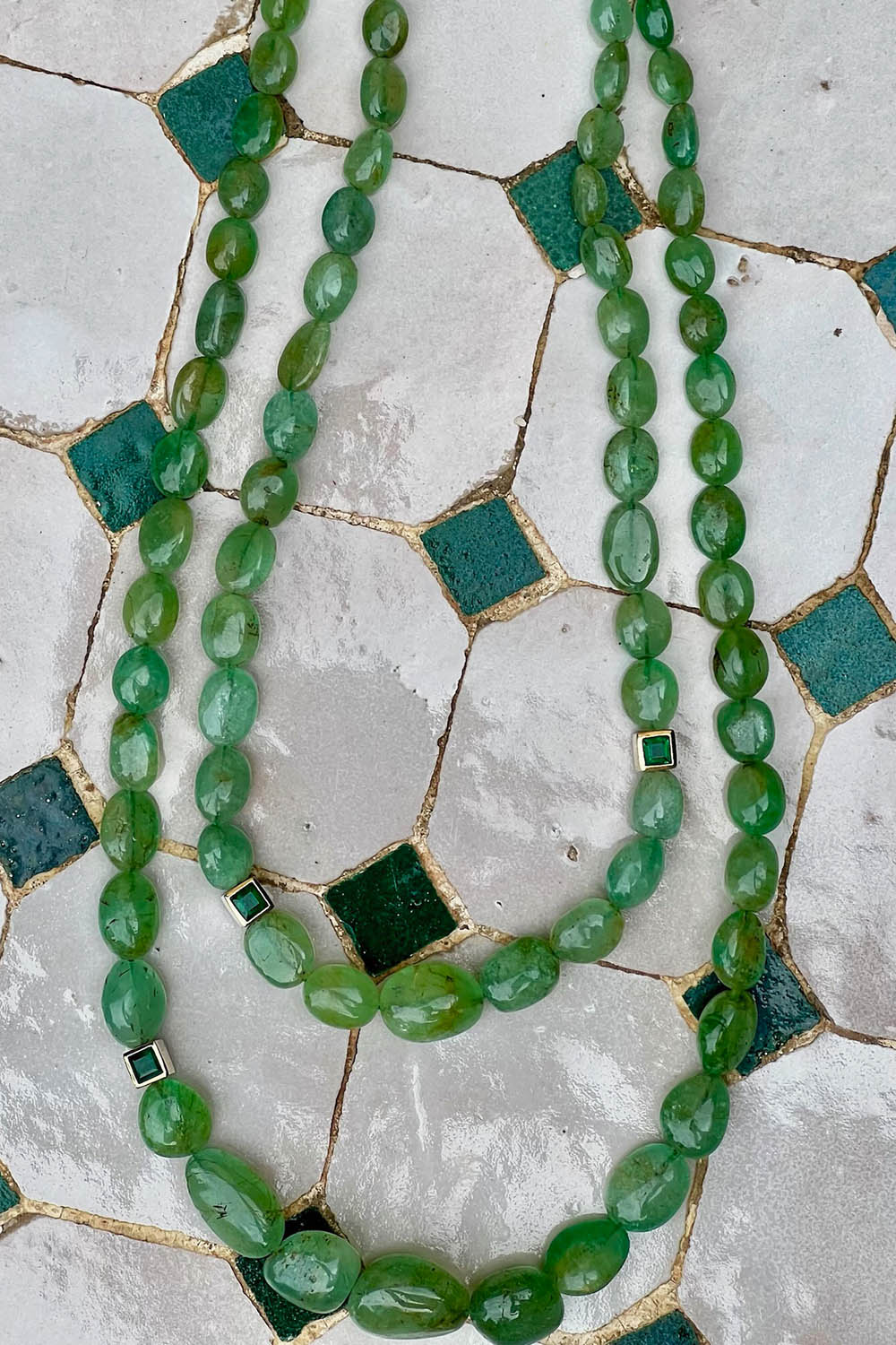 COLLANA CON SCATOLA DI PERLINE, Doppio filo smeraldo