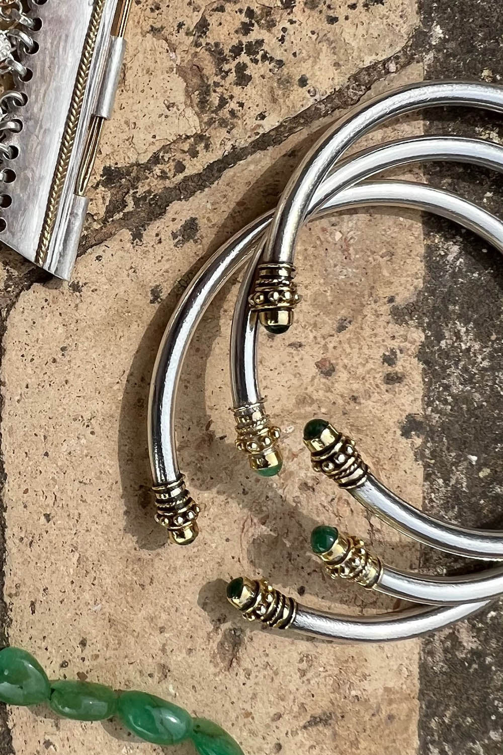 RAJMAHAL BANGLES | Oro de 22k, plata y esmeralda