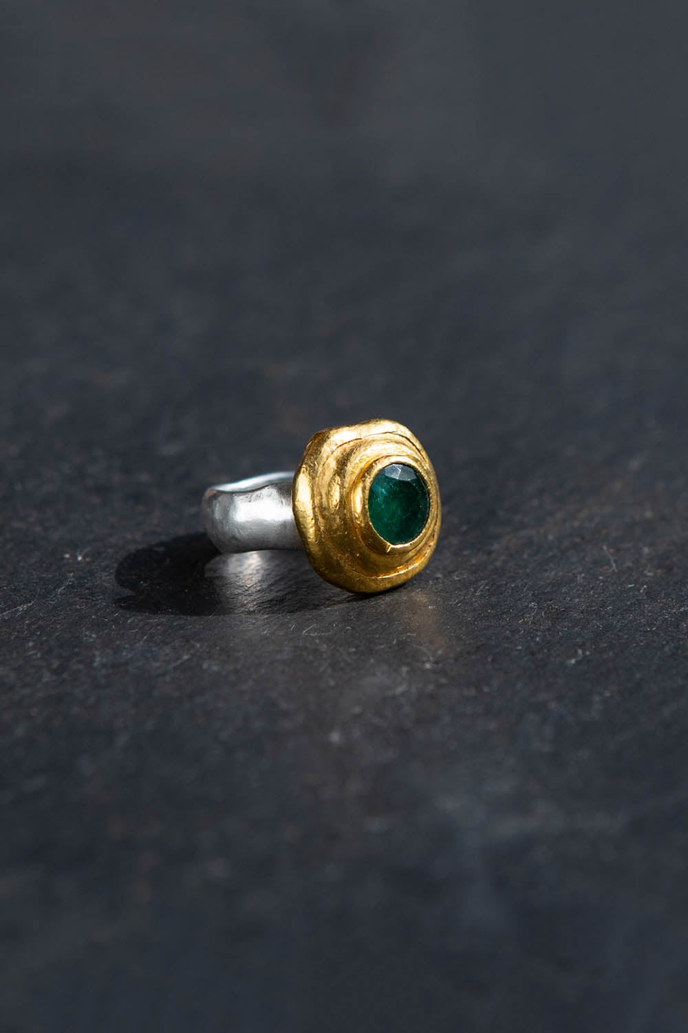 ANILLO STEP | Esmeralda, Plata y Oro de 23k