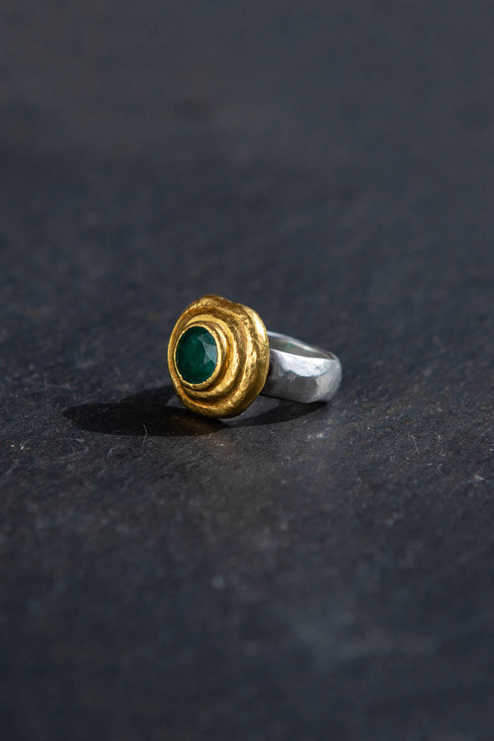 ANILLO STEP | Esmeralda, Plata y Oro de 23k